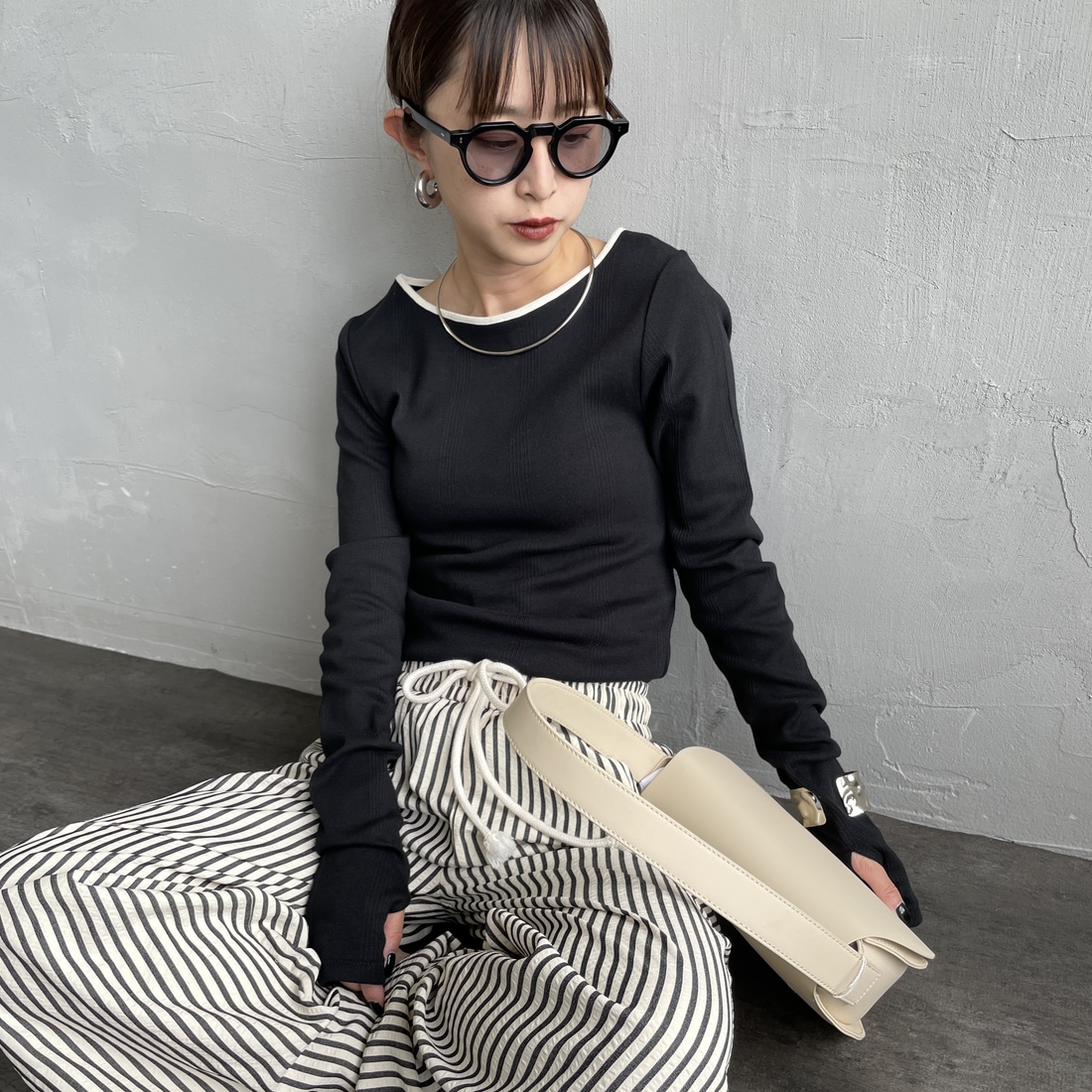 Robert P.Miller [ロバートピーミラー] 別注 配色パネルリブ ボートネックTシャツ [RM254-2041IN-JF] BLACK &&モデル身長：150cm 着用サイズ：F&&