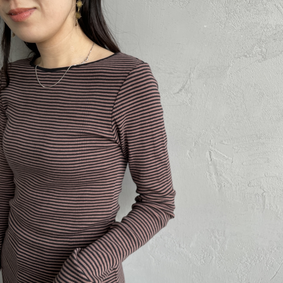 Robert P.Miller [ロバートピーミラー] 別注 配色パネルリブ ボートネックTシャツ [RM254-2041IN-JF] BROWN &&モデル身長：160cm 着用サイズ：F&&