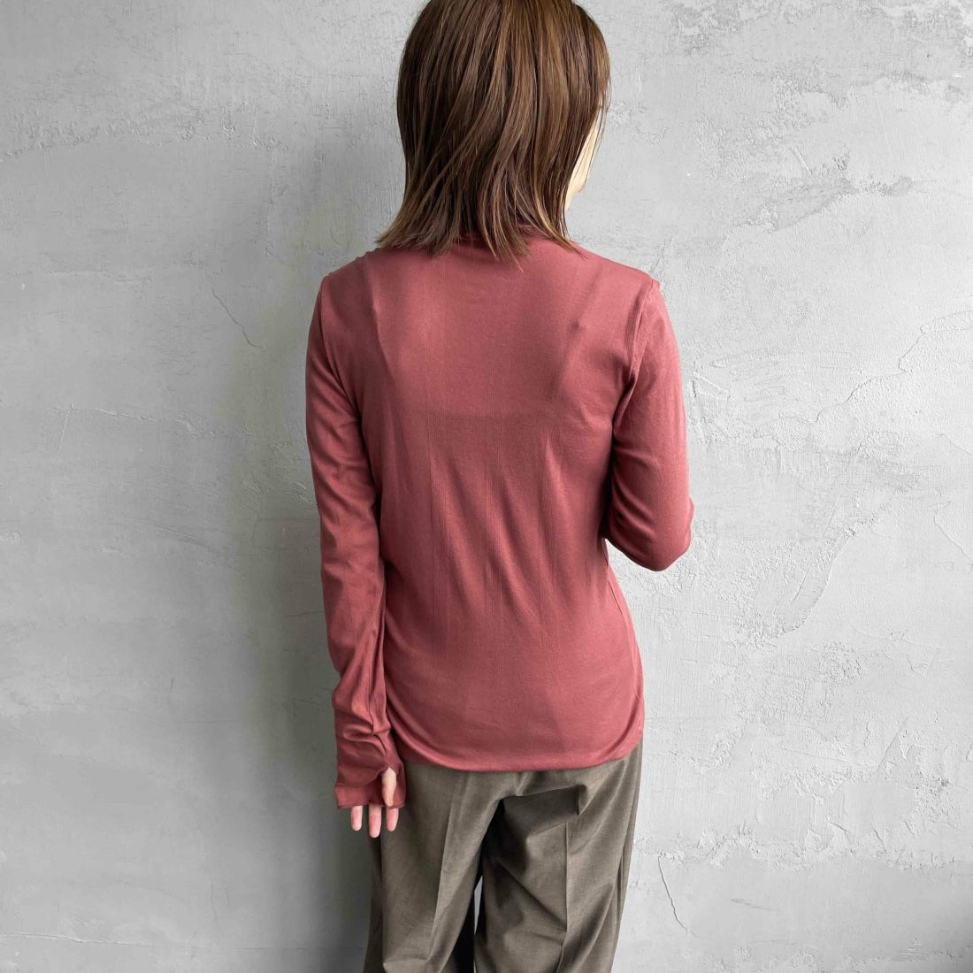 Robert P.Miller [ロバートピーミラー] 別注 パネルリブ シアータートルTシャツ [RM254-2116IN-JF] SEPIA &&モデル身長：158cm 着用サイズ：F&&