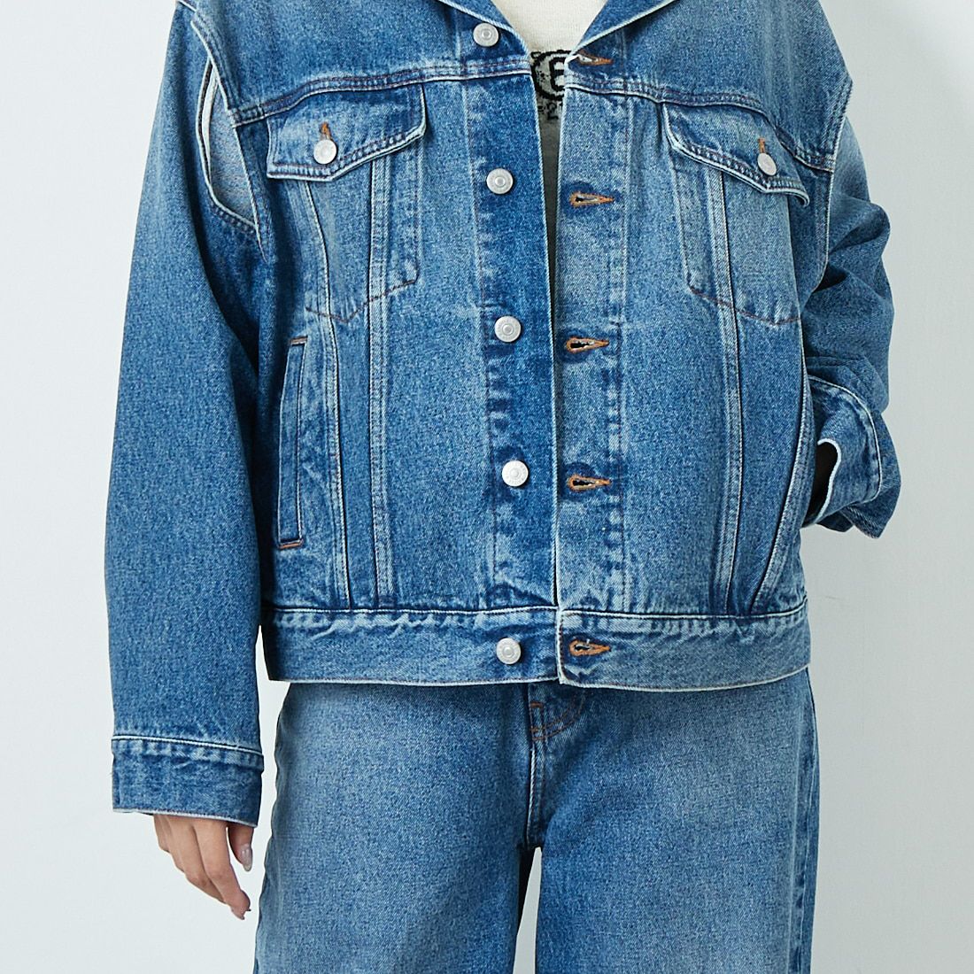 MM6 Maison Margiela [エムエムシックス メゾン マルジェラ] デニムジャケット [S52AM0308-M30018] 965 L.BLUE &&モデル身長：167cm 着用サイズ：42&&