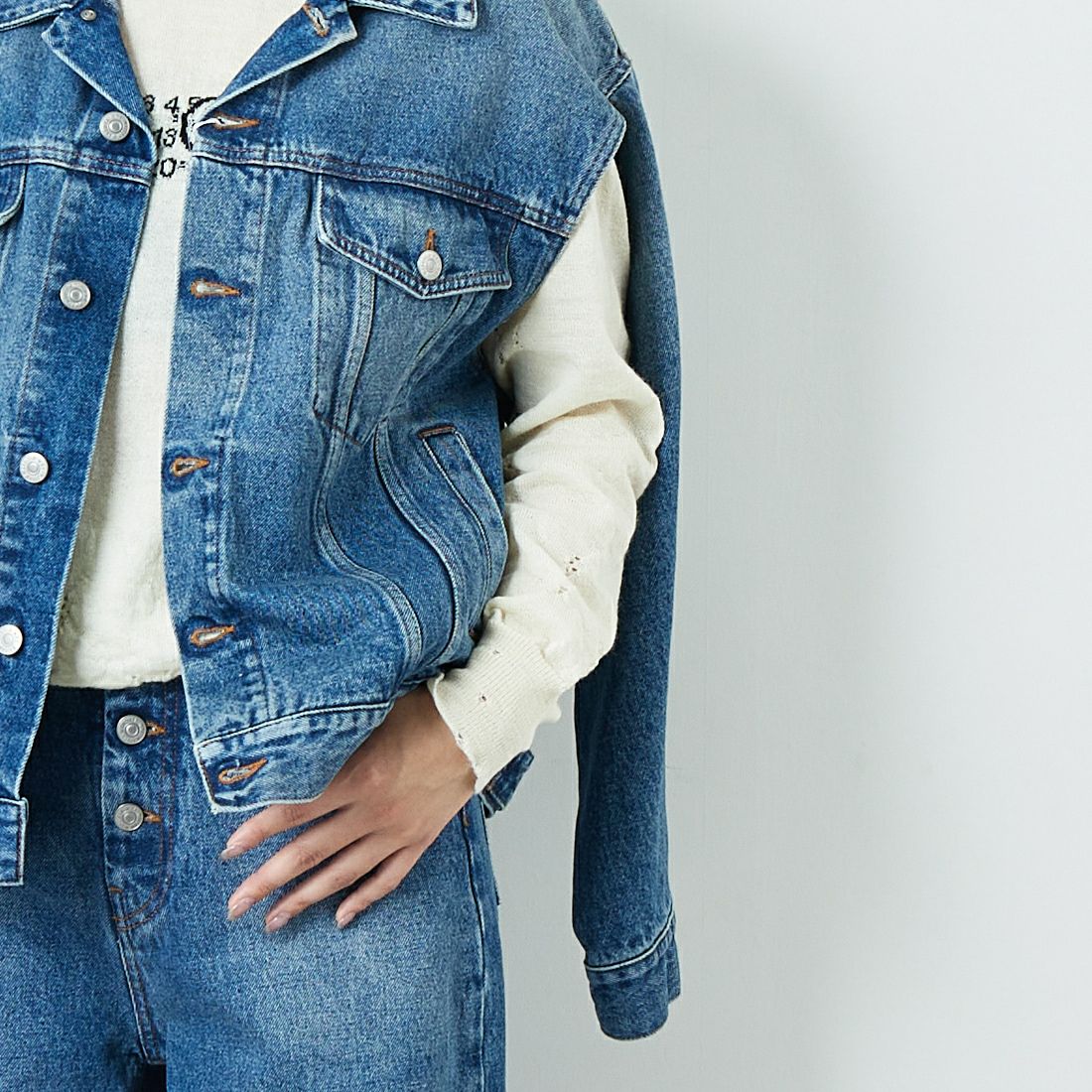 MM6 Maison Margiela [エムエムシックス メゾン マルジェラ] デニムジャケット [S52AM0308-M30018] 965 L.BLUE &&モデル身長：167cm 着用サイズ：42&&