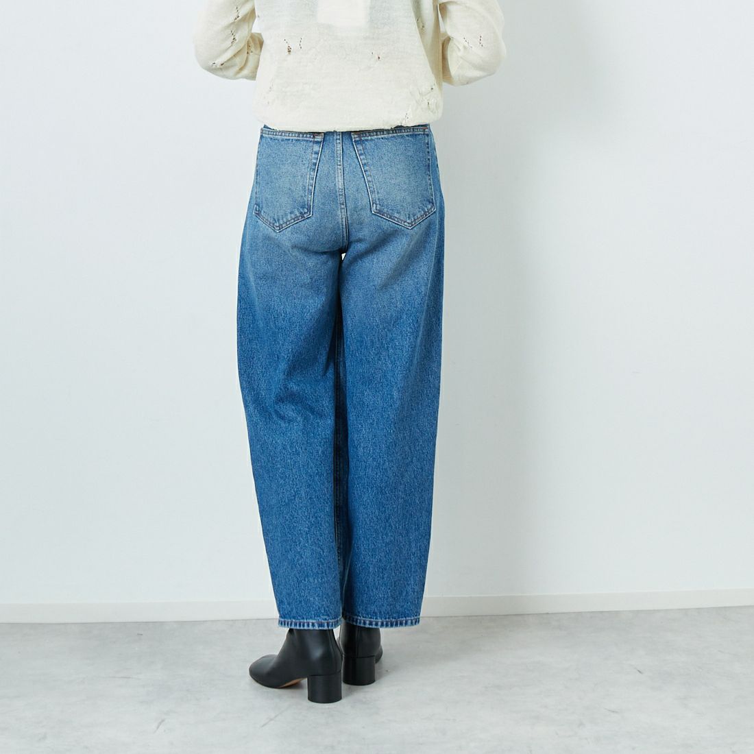MM6 Maison Margiela [エムエムシックス メゾン マルジェラ] ストレートレッグジーンズ [S52LA0235-M30018] 965 L.BLUE &&モデル身長：167cm 着用サイズ：25&&