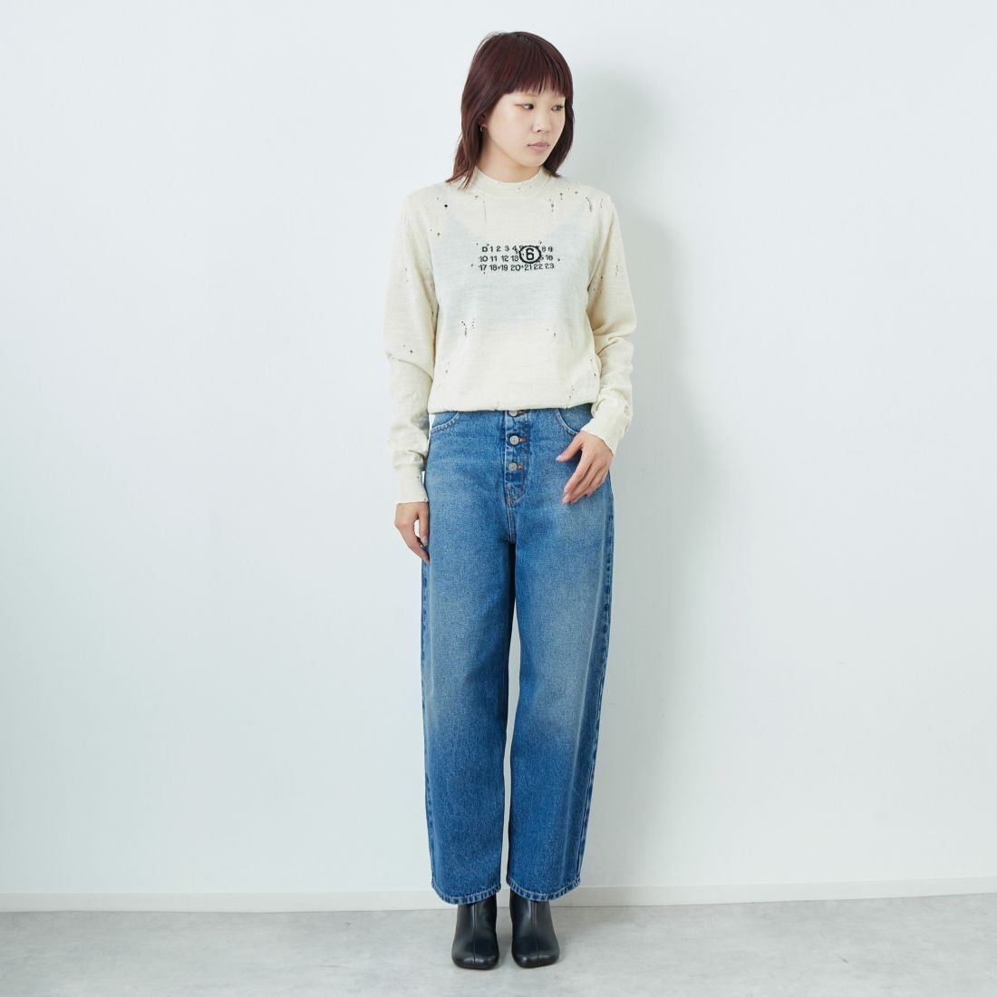 MM6 Maison Margiela [エムエムシックス メゾン マルジェラ] ストレートレッグジーンズ [S52LA0235-M30018] 965 L.BLUE &&モデル身長：167cm 着用サイズ：25&&