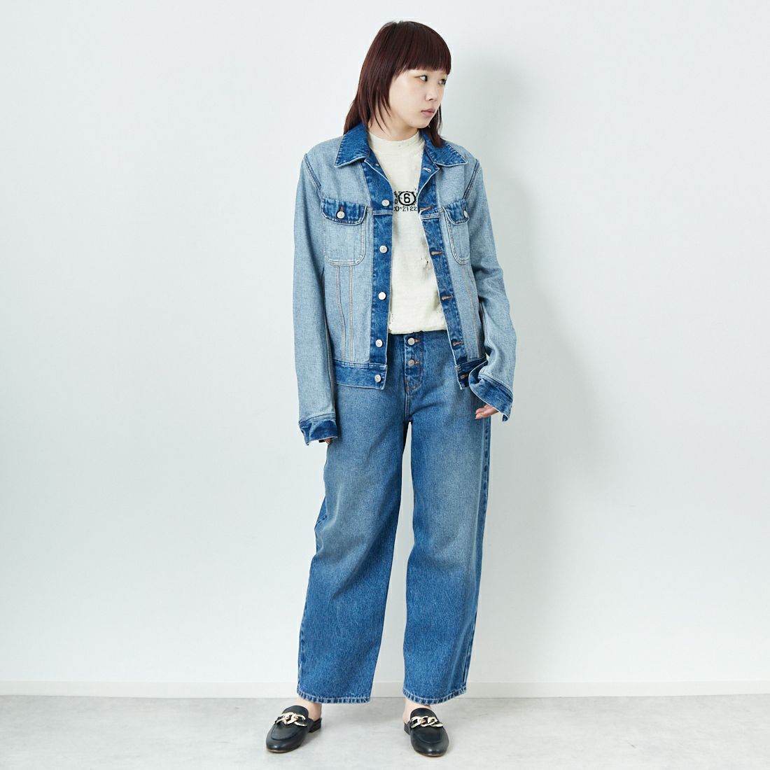 MM6 Maison Margiela [エムエムシックス メゾン マルジェラ] ストレートレッグジーンズ [S52LA0235-M30018] 965 L.BLUE &&モデル身長：167cm 着用サイズ：25&&