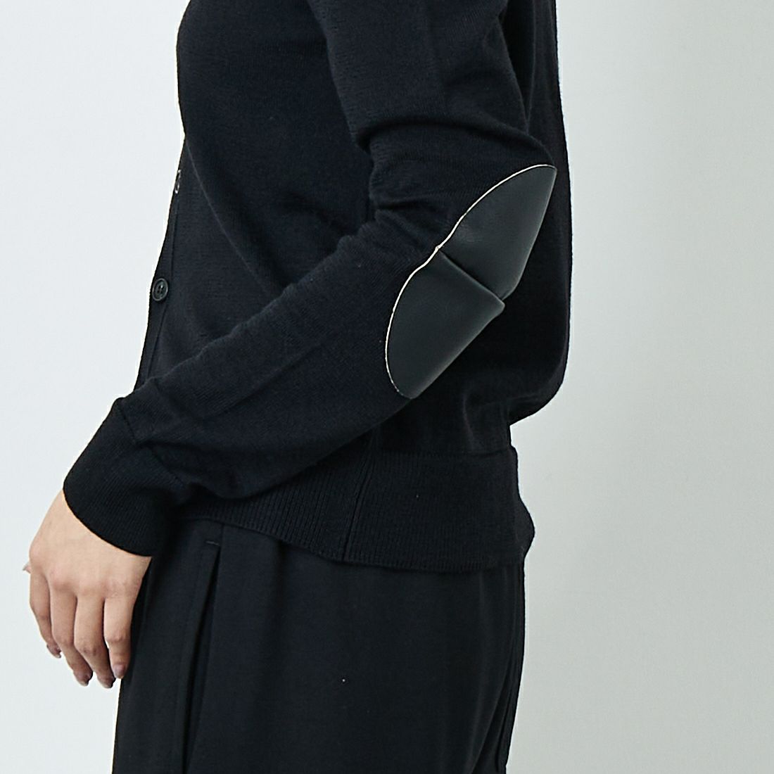 MM6 Maison Margiela [エムエムシックス メゾン マルジェラ] ニットカーディガン [S52HP0029-M13133] 900 BLACK &&モデル身長：167cm 着用サイズ：M&&