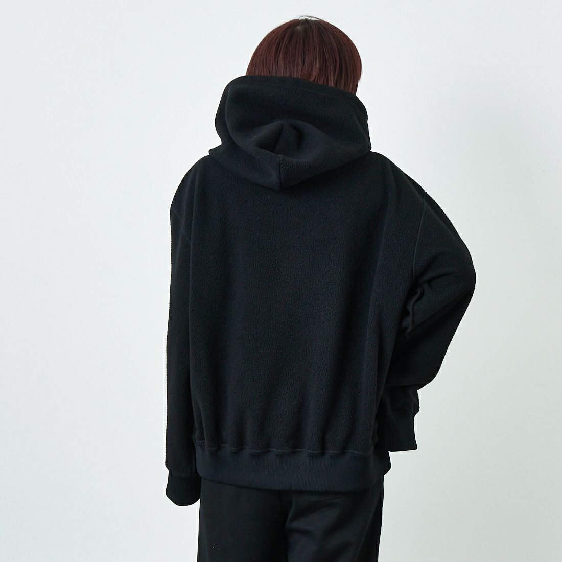 MM6 Maison Margiela [エムエムシックス メゾン マルジェラ] スウェットフーディ [SH0GU0028-M20126] 900 BLACK &&モデル身長：167cm 着用サイズ：M&&