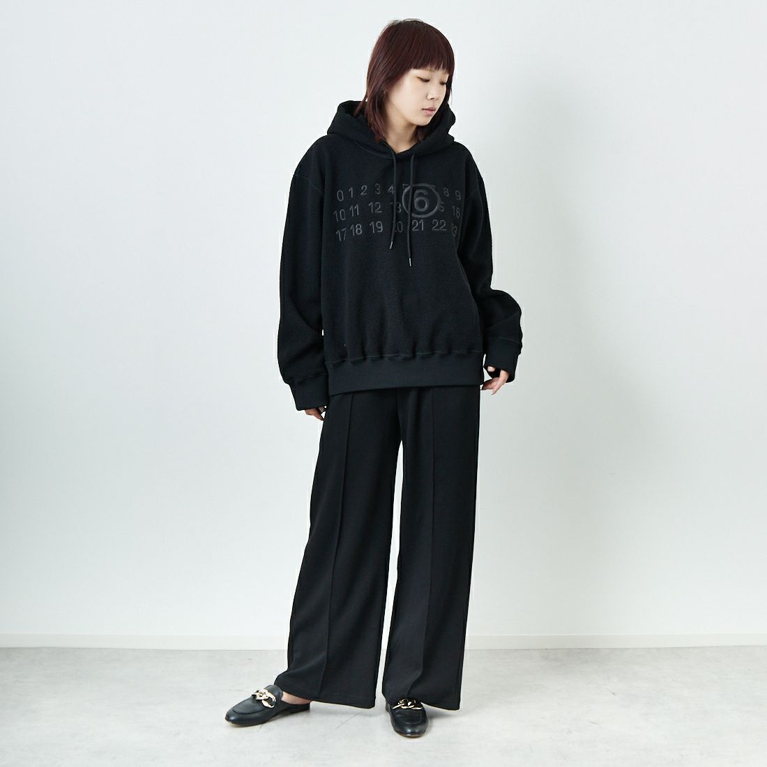 MM6 Maison Margiela [エムエムシックス メゾン マルジェラ] スウェットフーディ [SH0GU0028-M20126] 900 BLACK &&モデル身長：167cm 着用サイズ：M&&