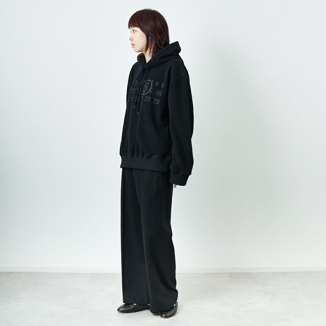 MM6 Maison Margiela [エムエムシックス メゾン マルジェラ] スウェットフーディ [SH0GU0028-M20126] 900 BLACK &&モデル身長：167cm 着用サイズ：M&&