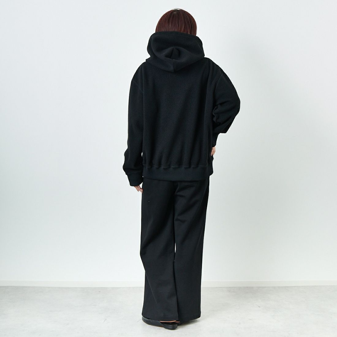 MM6 Maison MargiMM6 Maison Margiela [エムエムシックス メゾン マルジェラ] スウェットフーディ [SH0GU0028-M20126] 900 BLACK &&モデル身長：167cm 着用サイズ：M&&ela [エムエムシックス メゾン マルジェラ] スウェットフーディ [SH0GU0028-M20126] 900 BLACK