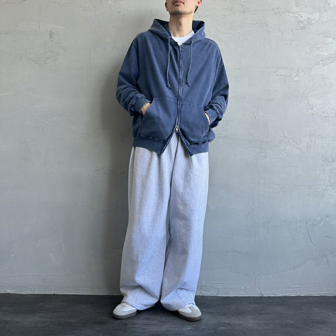 Jeans Factory Clothes [ジーンズファクトリークローズ] T/Cケミカル加工 裏毛ジップパーカー [2521-411IN] NAVY &&モデル身長：168cm 着用サイズ：M&&