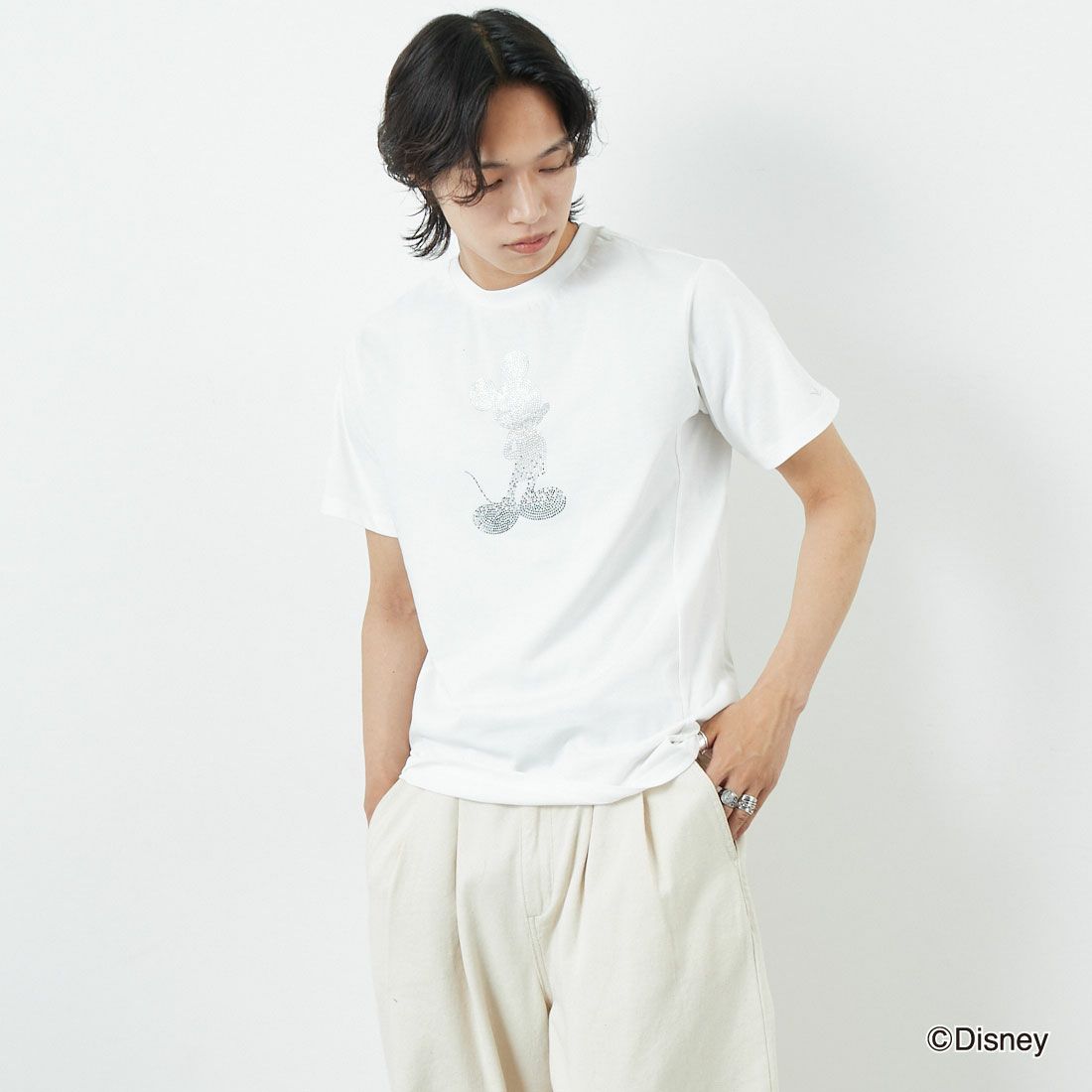 1PIU1UGUALE3 RELAX [ウノ ピゥ ウノ ウグァーレ トレ] MICKEY MOUSE / ラインストーンTシャツ [UST-25136] SN10 WHITE &&モデル身長：179cm 着用サイズ：M&&