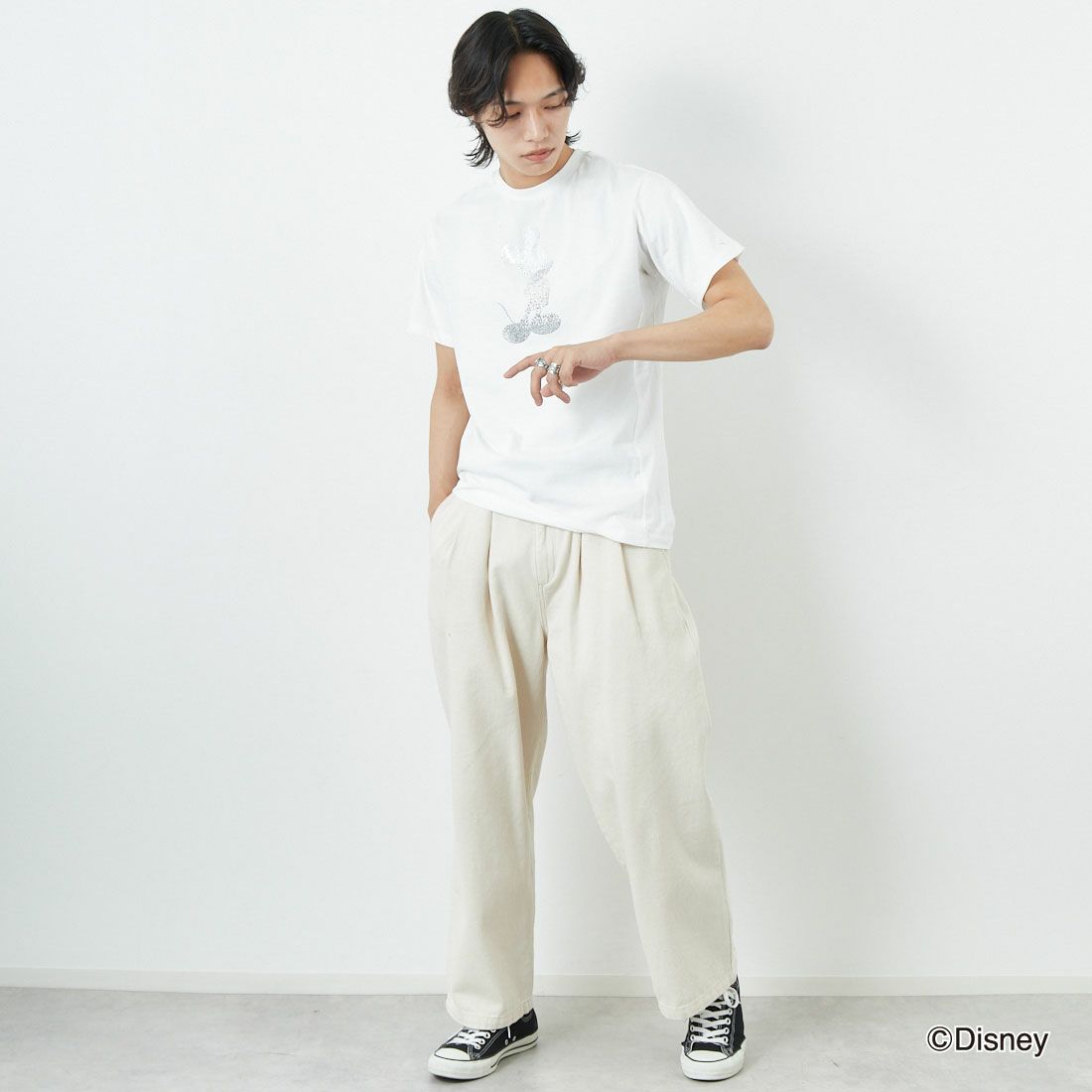 1PIU1UGUALE3 RELAX [ウノ ピゥ ウノ ウグァーレ トレ] MICKEY MOUSE / ラインストーンTシャツ [UST-25136] SN10 WHITE &&モデル身長：179cm 着用サイズ：M&&