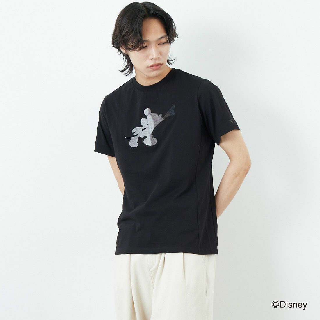 1PIU1UGUALE3 RELAX [ウノ ピゥ ウノ ウグァーレ トレ] MICKEY MOUSE / 刺繍Tシャツ [UST-25140] SN90 BLACK&&モデル身長：179cm 着用サイズ：M&&