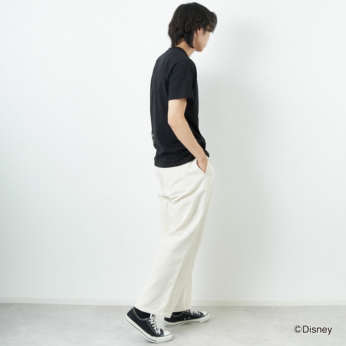 1PIU1UGUALE3 RELAX [ウノ ピゥ ウノ ウグァーレ トレ] MICKEY MOUSE / 刺繍Tシャツ [UST-25140] SN90 BLACK&&モデル身長：179cm 着用サイズ：M&&