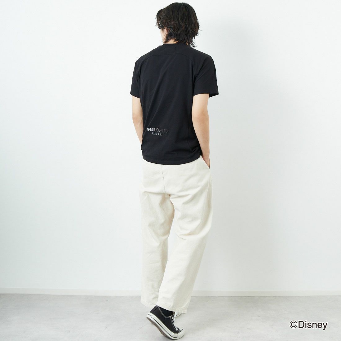 1PIU1UGUALE3 RELAX [ウノ ピゥ ウノ ウグァーレ トレ] MICKEY MOUSE / 刺繍Tシャツ [UST-25140] SN90 BLACK&&モデル身長：179cm 着用サイズ：M&&