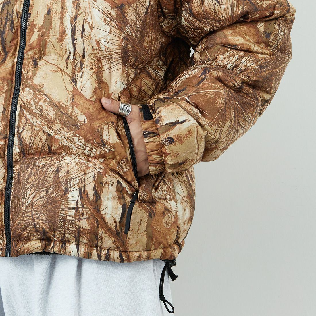 THE NORTH FACE [ザ ノースフェイス] ノベルティーヌプシジャケット [ND92556] FF &&モデル身長：179cm 着用サイズ：L&&