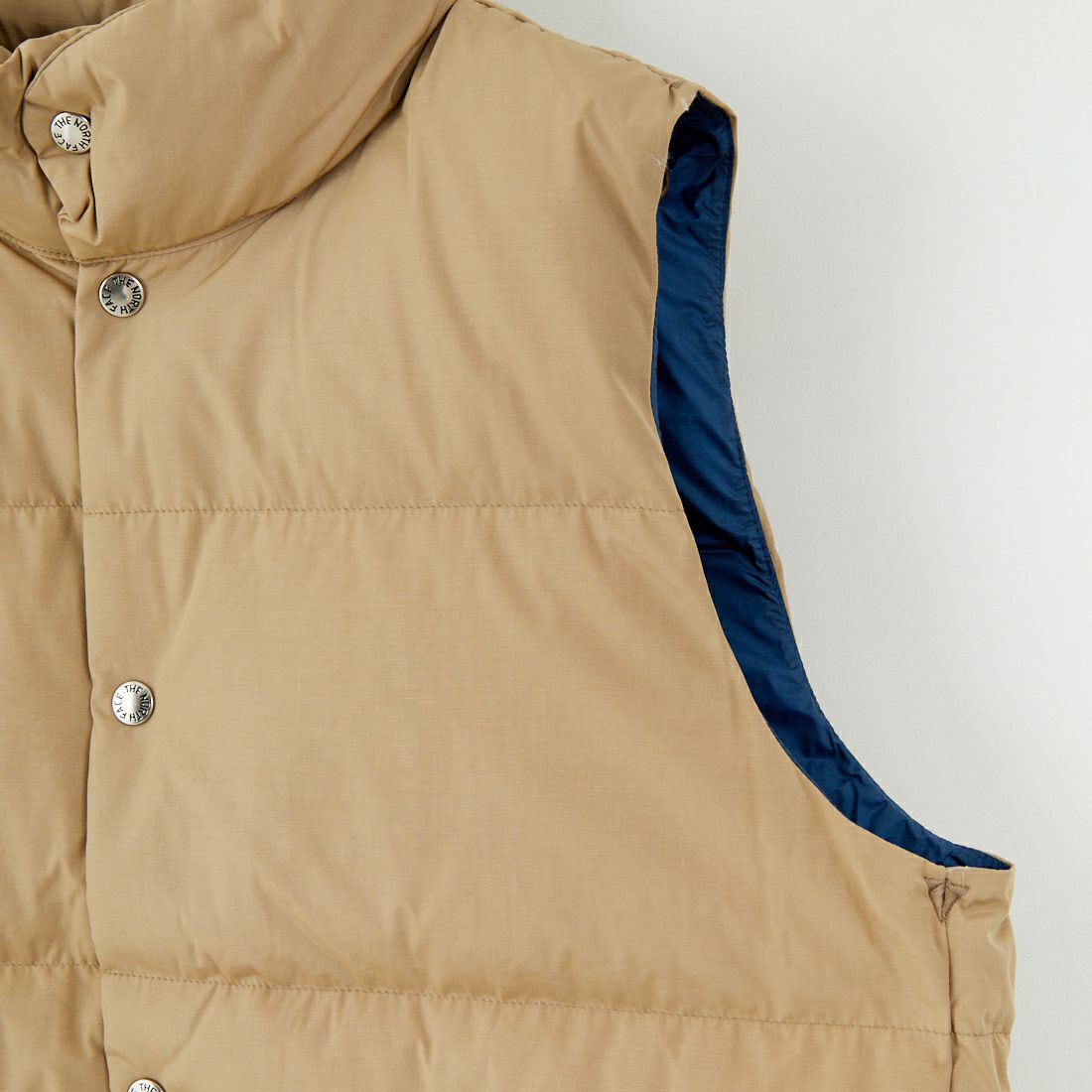 ノースフェイス キャンプシエラベスト ザ・ノース・フェイス(THE NORTH FACE) 中綿ベスト キャンプ