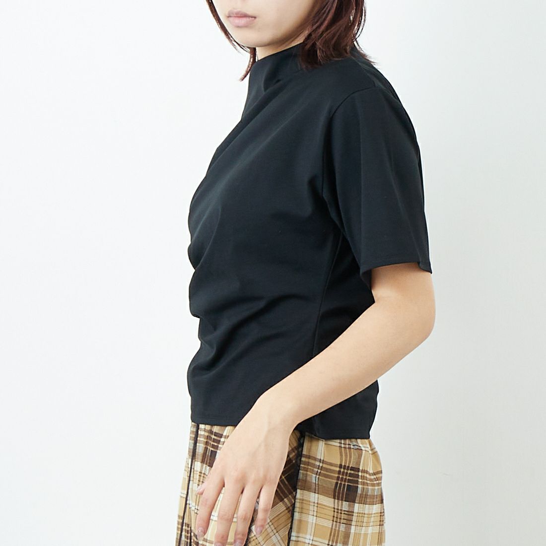 RIM.ARK [リムアーク] アシンメトリータックカットトップス [460IAN80-0071] BLK &&モデル身長：167cm 着用サイズ：F&&