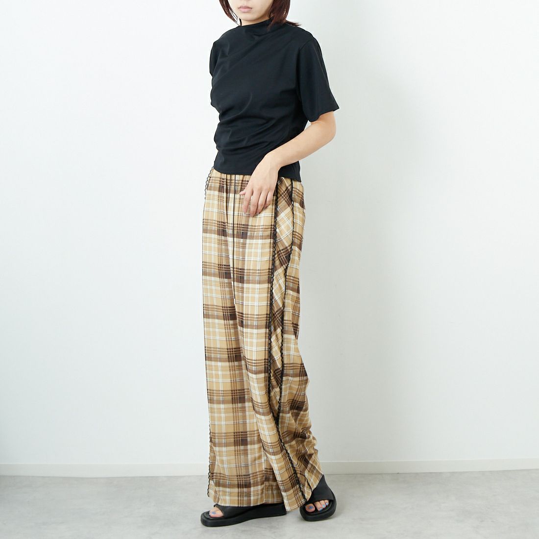 RIM.ARK [リムアーク] アシンメトリータックカットトップス [460IAN80-0071] BLK &&モデル身長：167cm 着用サイズ：F&&