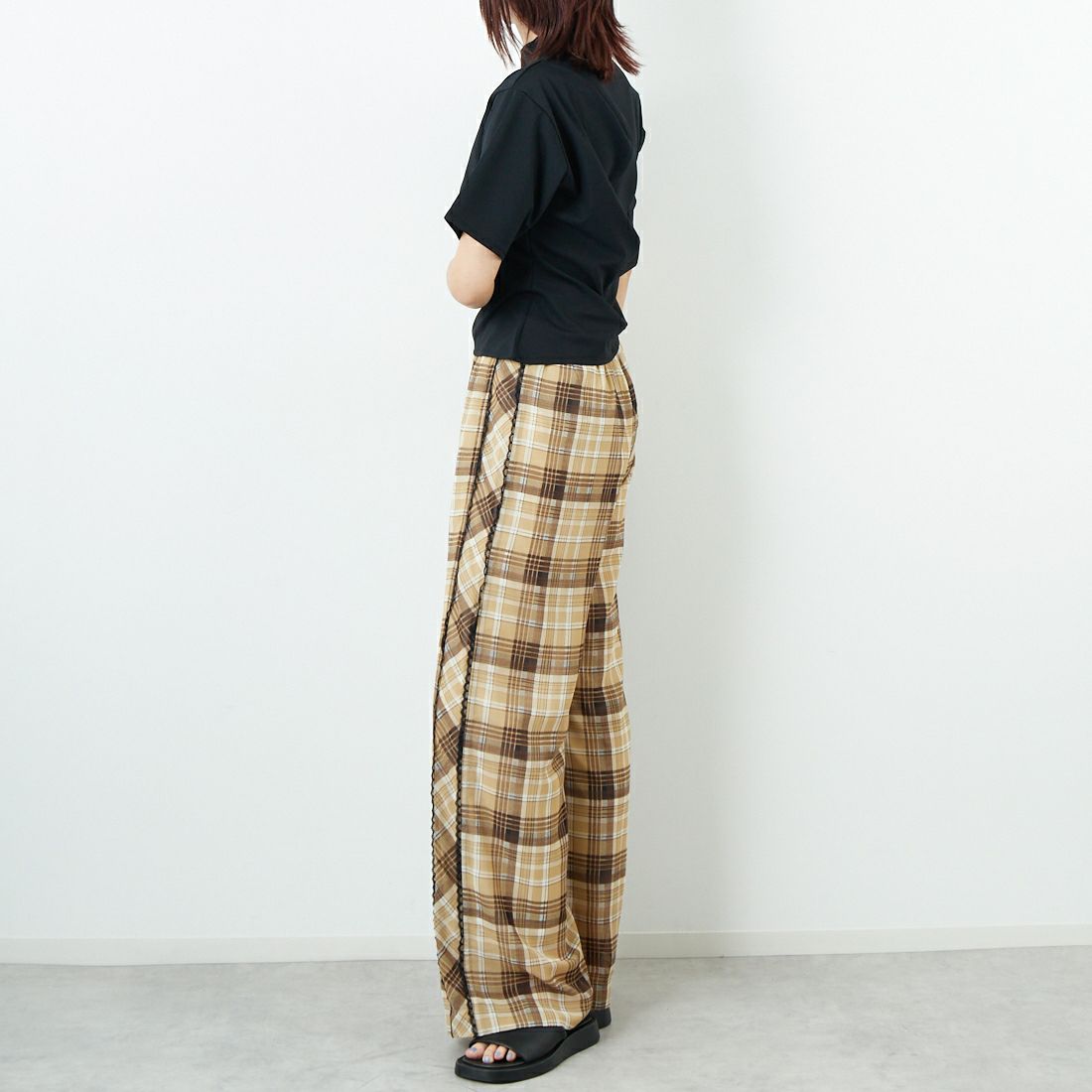 RIM.ARK [リムアーク] アシンメトリータックカットトップス [460IAN80-0071] BLK &&モデル身長：167cm 着用サイズ：F&&