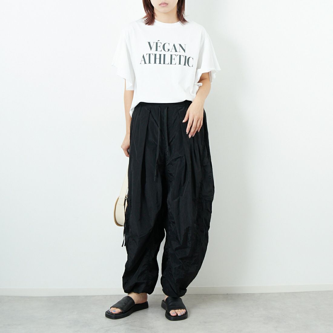 MAISON SPECIAL [メゾンスペシャル] サイドファスナーパラシュートパンツ [21251465814] BLK &&モデル身長：167cm 着用サイズ：36&&