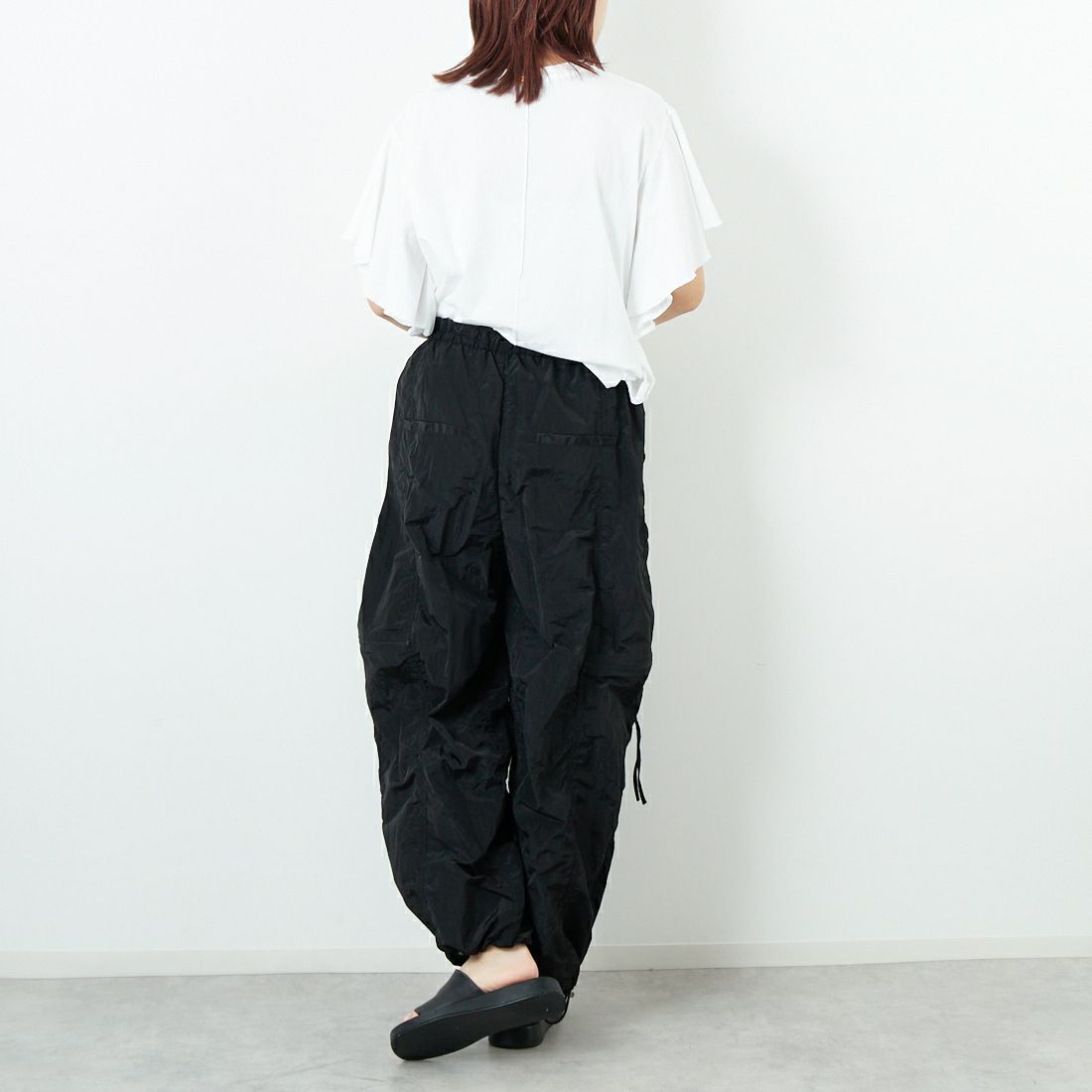 MAISON SPECIAL [メゾンスペシャル] サイドファスナーパラシュートパンツ [21251465814] BLK &&モデル身長：167cm 着用サイズ：36&&