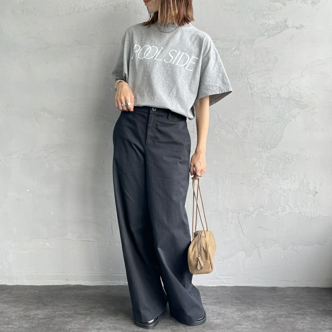 THE SHINZONE [ザ シンゾーン] プールサイドTシャツ [25MMSCU06] 06 GRAY &&モデル身長：158cm 着用サイズ：F0&&