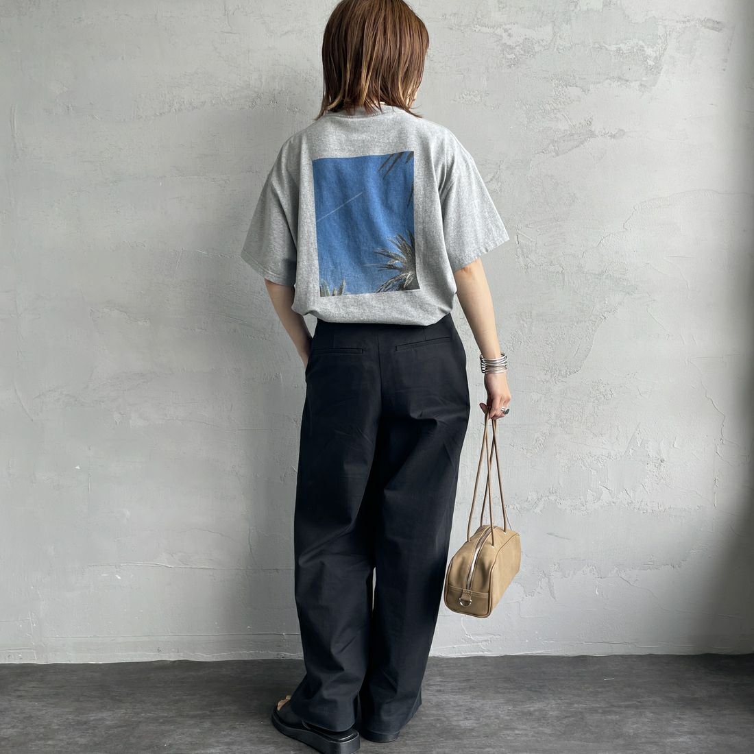 THE SHINZONE [ザ シンゾーン] プールサイドTシャツ [25MMSCU06] 06 GRAY &&モデル身長：158cm 着用サイズ：F0&&