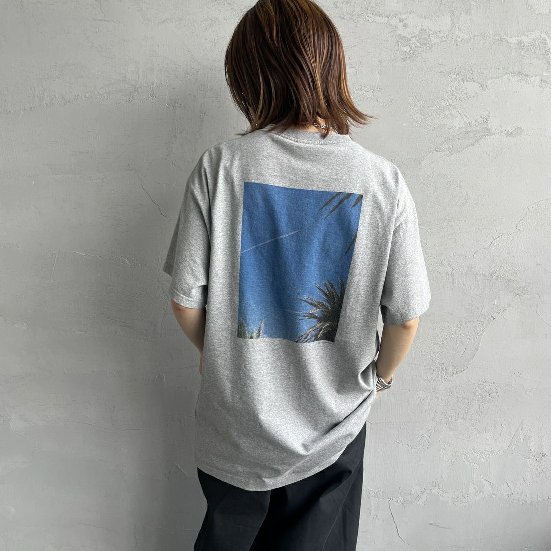 THE SHINZONE [ザ シンゾーン] プールサイドTシャツ [25MMSCU06] 06 GRAY &&モデル身長：158cm 着用サイズ：F0&&