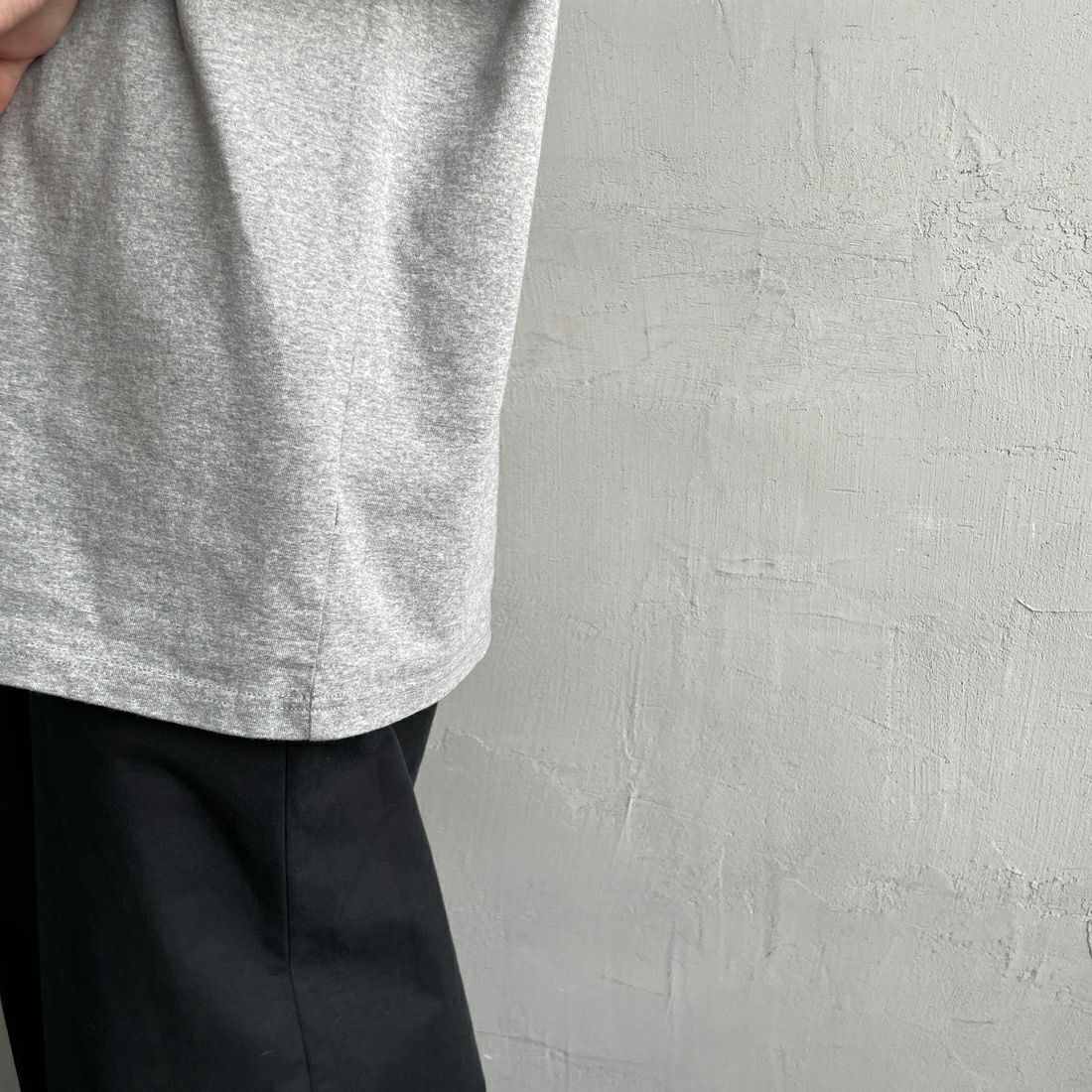 THE SHINZONE [ザ シンゾーン] プールサイドTシャツ [25MMSCU06] 06 GRAY &&モデル身長：158cm 着用サイズ：F0&&