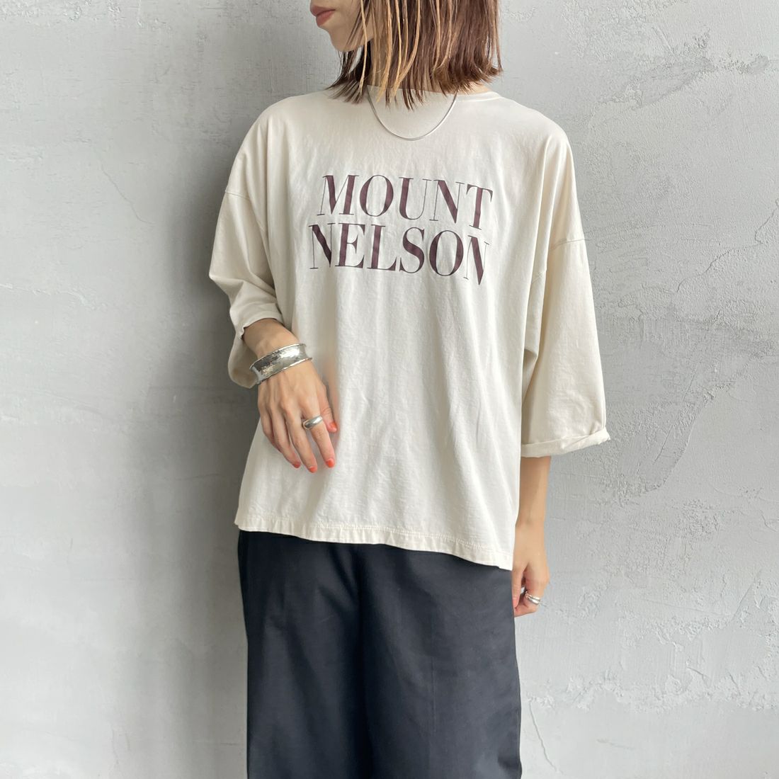 MICA&DEAL [マイカアンドディール] MOUNT NELSON プリントプルオーバー [0125309216] L/BEIGE &&モデル身長：158cm 着用サイズ：F&&