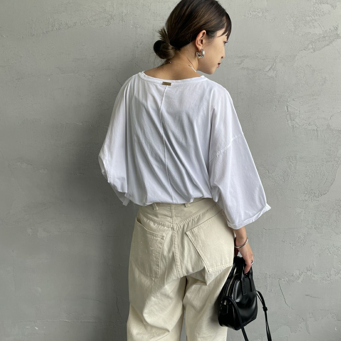 MICA&DEAL [マイカアンドディール] MOUNT NELSON プリントプルオーバー [0125309216] WHITE &&モデル身長：150cm 着用サイズ：F&&