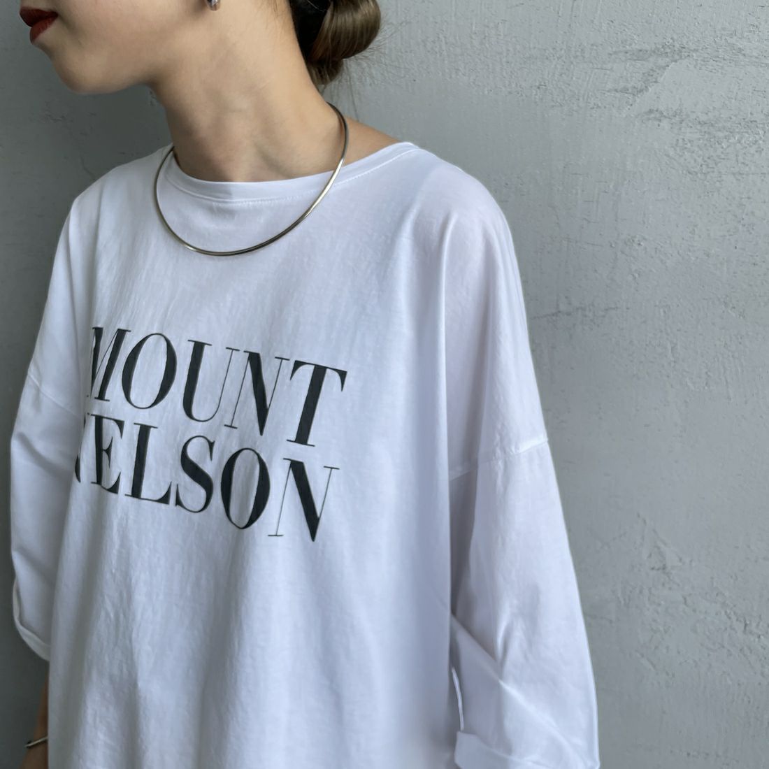 MICA&DEAL [マイカアンドディール] MOUNT NELSON プリントプルオーバー [0125309216] WHITE &&モデル身長：150cm 着用サイズ：F&&