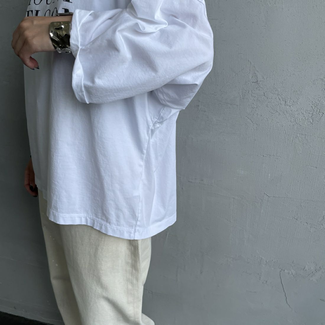 MICA&DEAL [マイカアンドディール] MOUNT NELSON プリントプルオーバー [0125309216] WHITE &&モデル身長：150cm 着用サイズ：F&&