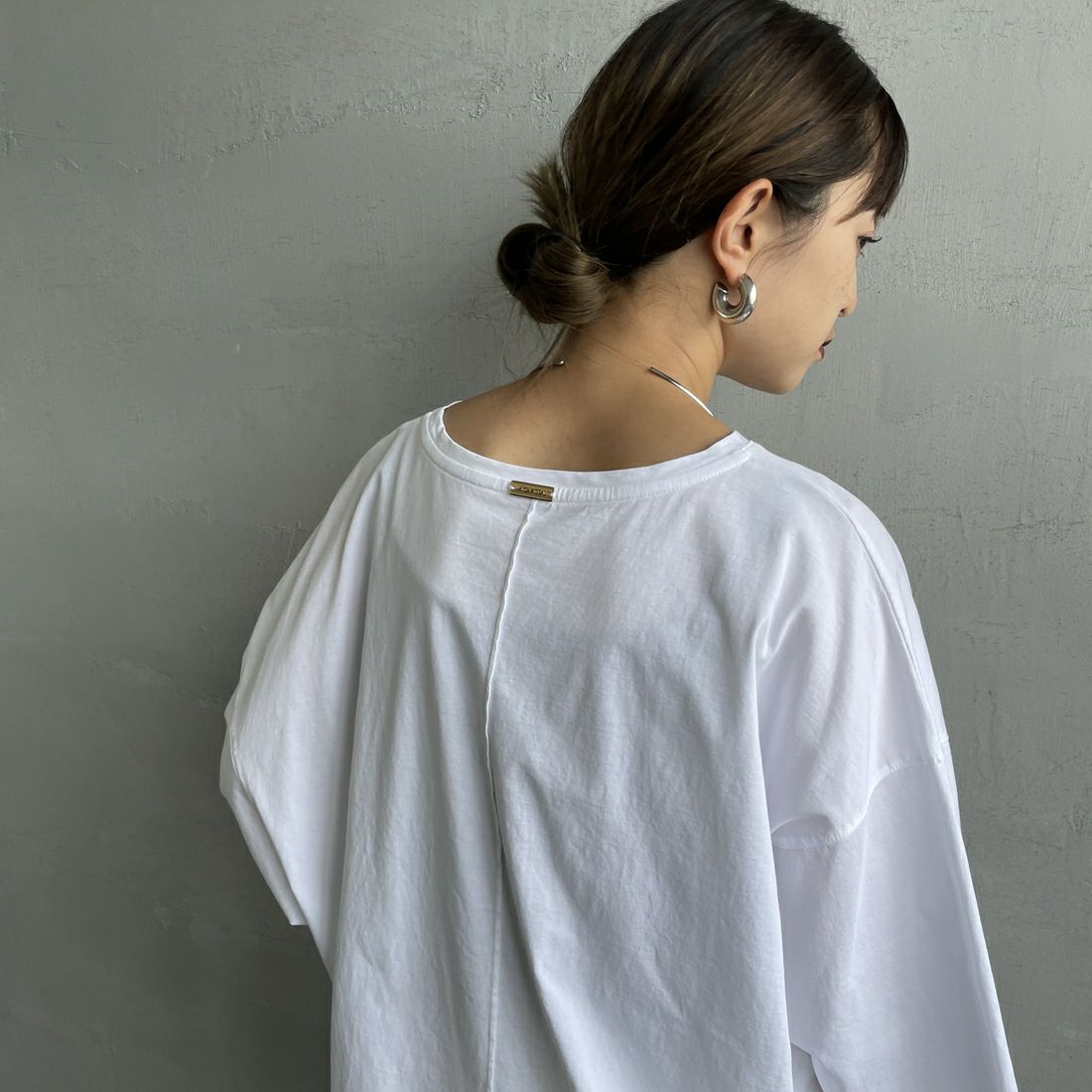 MICA&DEAL [マイカアンドディール] MOUNT NELSON プリントプルオーバー [0125309216] WHITE &&モデル身長：150cm 着用サイズ：F&&