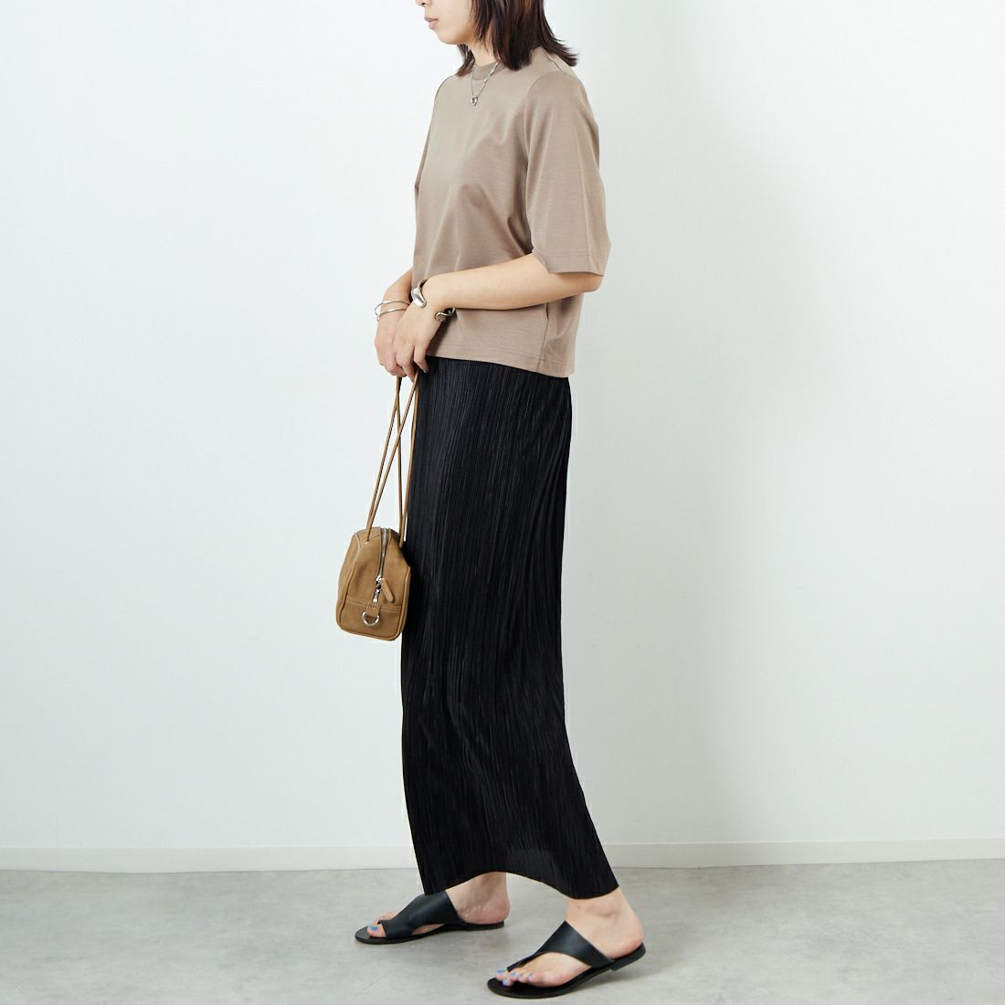 DIGNITE COLLIER [ディニテコリエ] 無地Tシャツ [80255313-1] 034 ｸﾞﾚｰｼﾞ &&モデル身長：167cm 着用サイズ：F&&