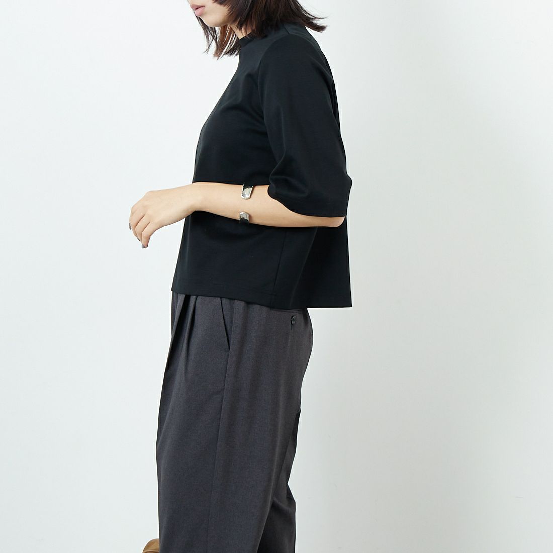 DIGNITE COLLIER [ディニテコリエ] 無地Tシャツ [80255313-1] 004 ﾌﾞﾗｯｸ &&モデル身長：167cm 着用サイズ：F&&