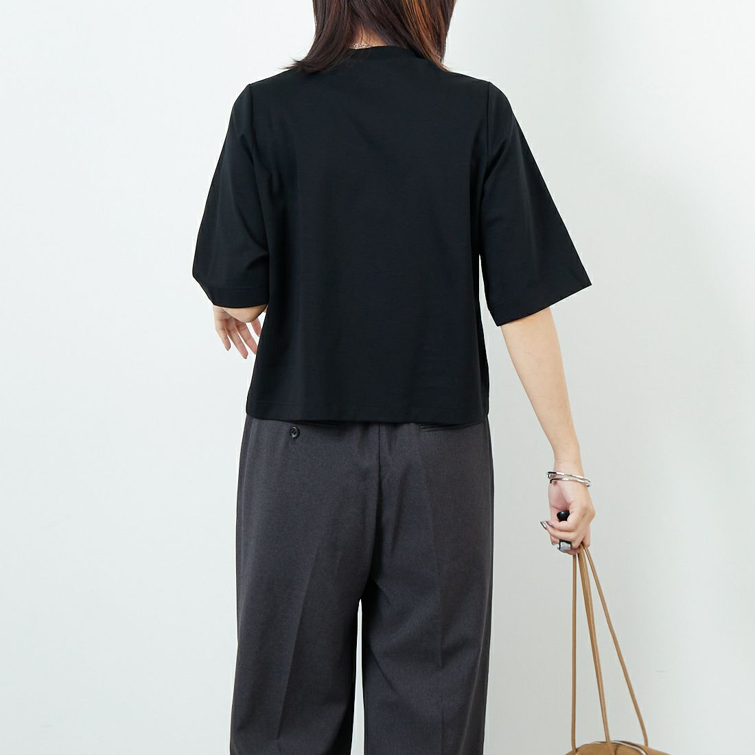 DIGNITE COLLIER [ディニテコリエ] 無地Tシャツ [80255313-1] 004 ﾌﾞﾗｯｸ &&モデル身長：167cm 着用サイズ：F&&
