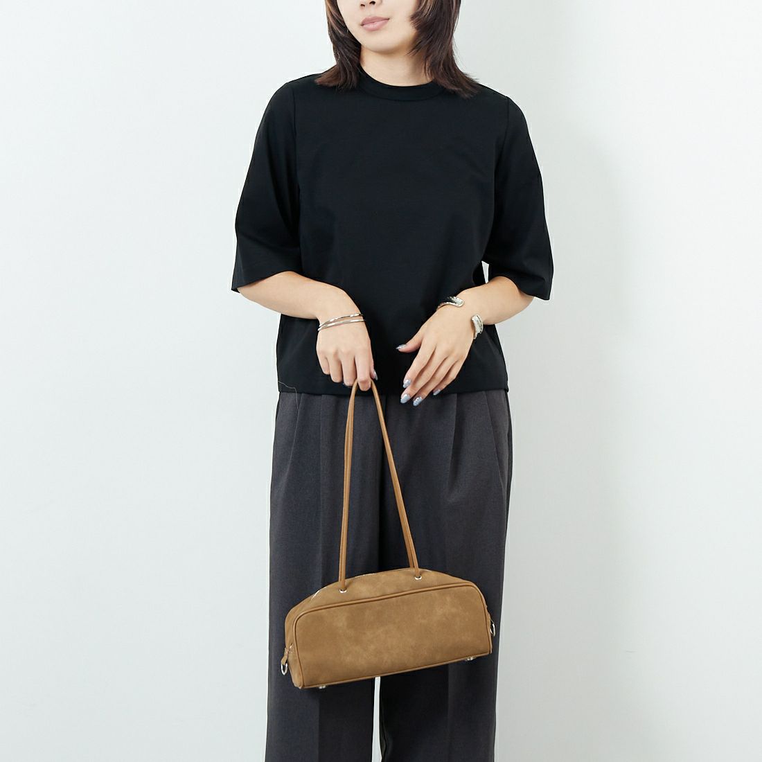 DIGNITE COLLIER [ディニテコリエ] 無地Tシャツ [80255313-1] 004 ﾌﾞﾗｯｸ &&モデル身長：167cm 着用サイズ：F&&