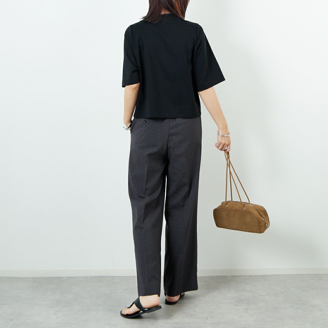 DIGNITE COLLIER [ディニテコリエ] 無地Tシャツ [80255313-1] 004 ﾌﾞﾗｯｸ &&モデル身長：167cm 着用サイズ：F&&