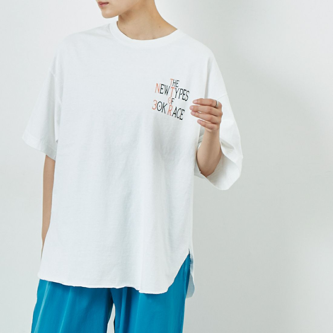 KHA:KI [カーキ] ヘムラウンドTシャツ [MIL25SCS3452] WHITE &&モデル身長：160cm 着用サイズ：1&&