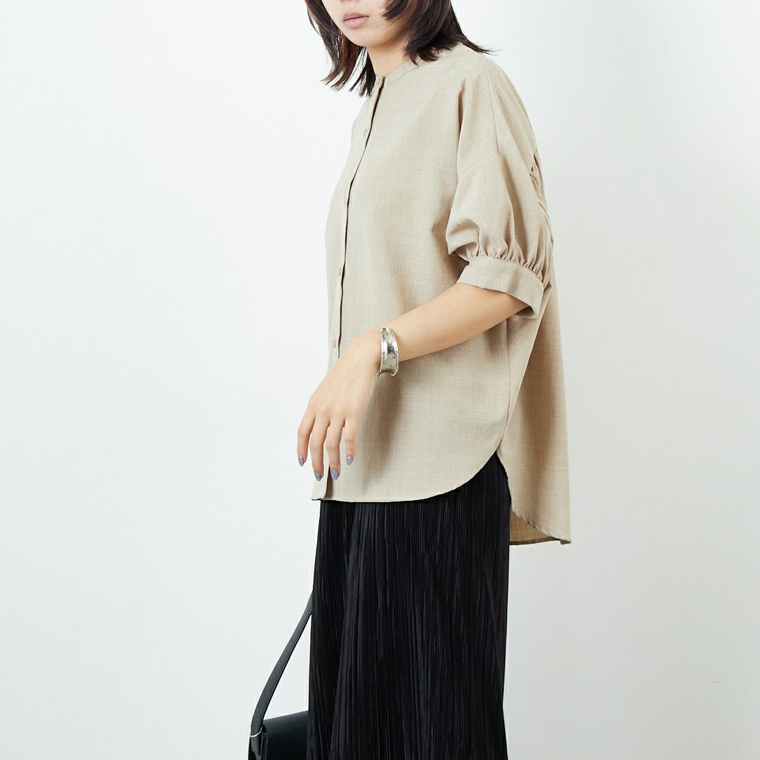 Jf Ready Made [ジェイエフレディメイド] 麻調バックギャザーブラウス [41252222] ﾍﾞｰｼﾞｭ &&モデル身長：167cm 着用サイズ：F&&