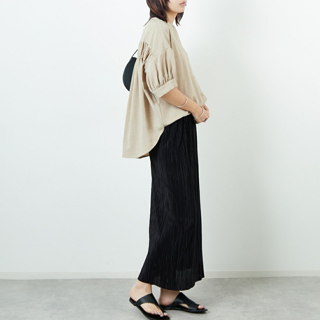 Jf Ready Made [ジェイエフレディメイド] 麻調バックギャザーブラウス [41252222] ﾍﾞｰｼﾞｭ &&モデル身長：167cm 着用サイズ：F&&