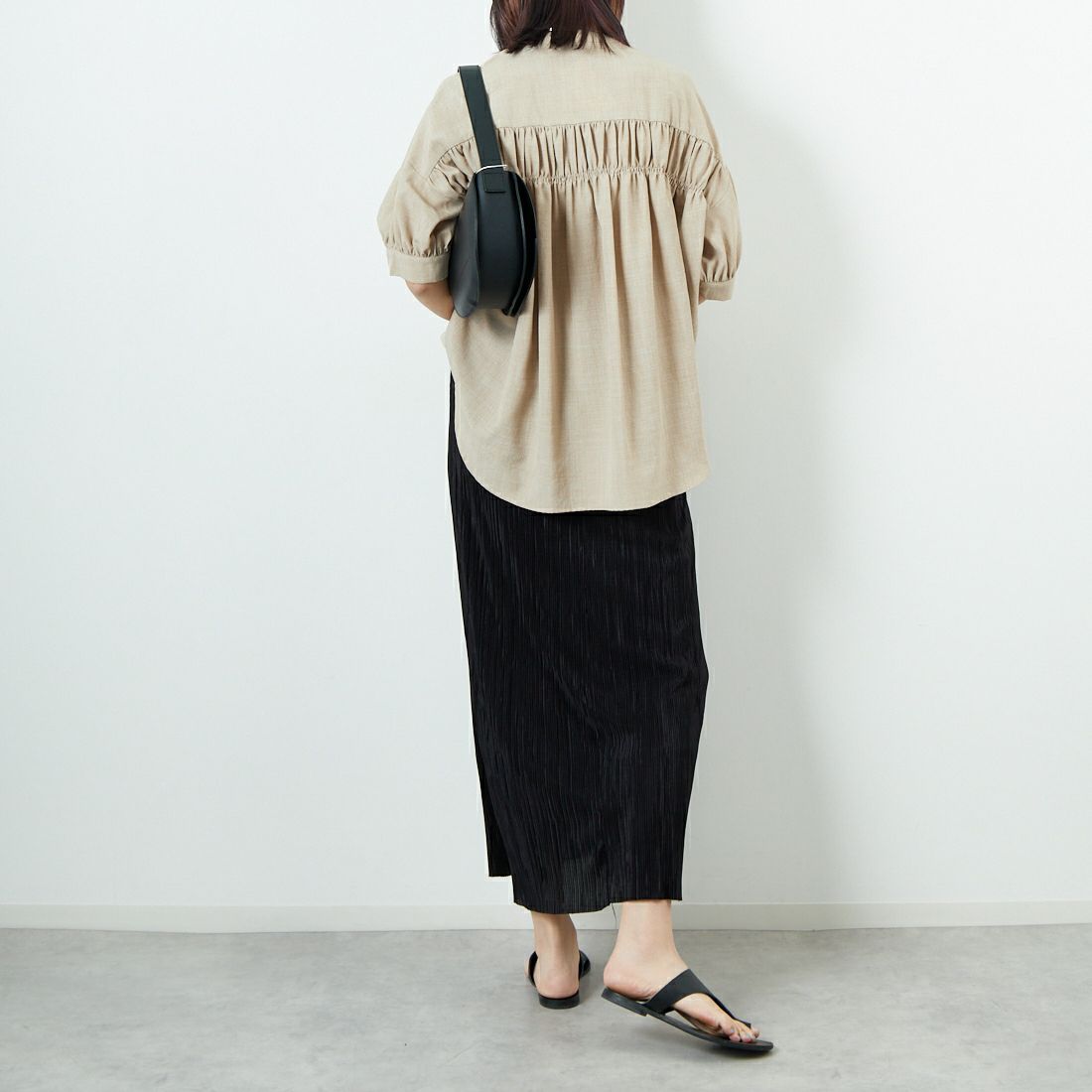 Jf Ready Made [ジェイエフレディメイド] 麻調バックギャザーブラウス [41252222] ﾍﾞｰｼﾞｭ &&モデル身長：167cm 着用サイズ：F&&