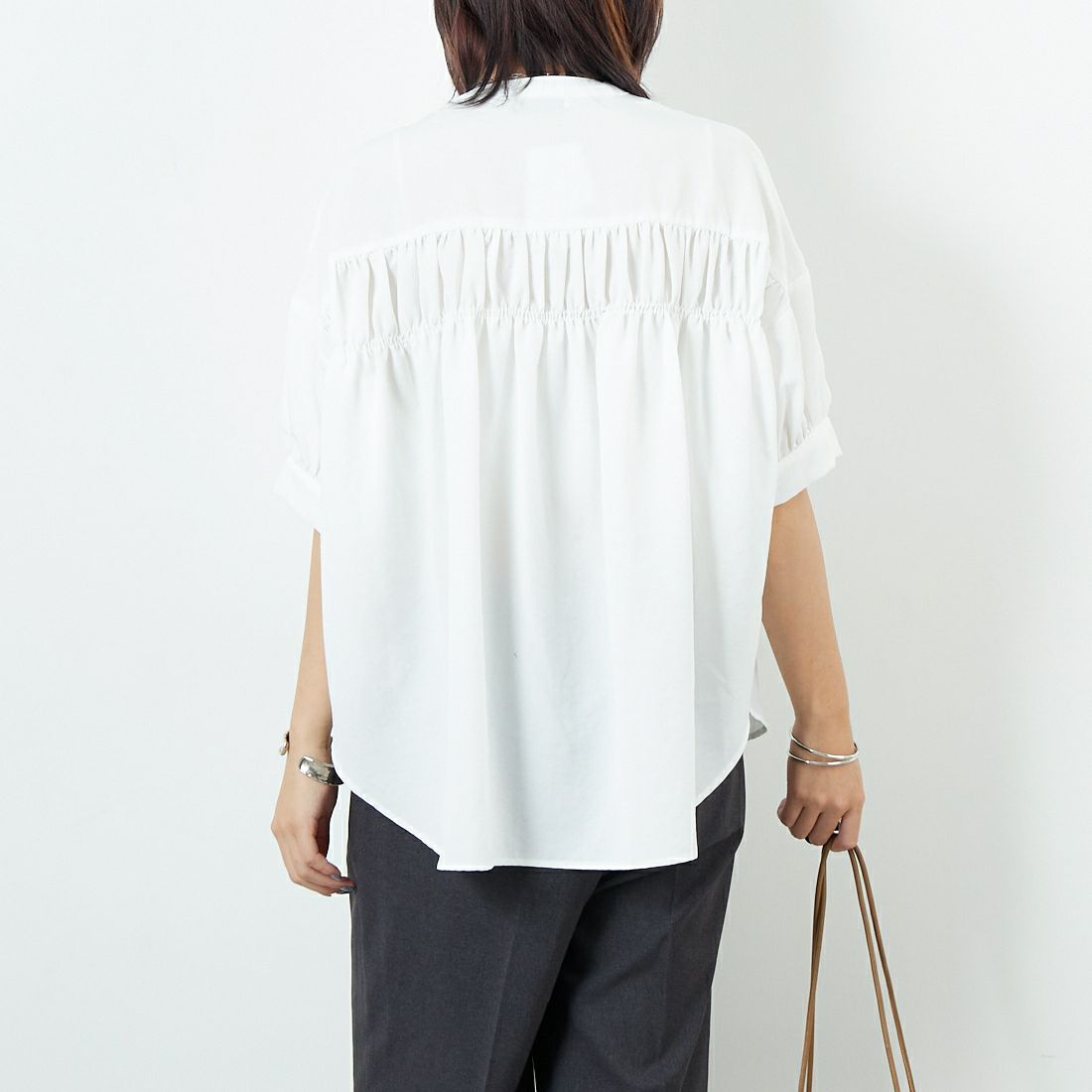 Jf Ready Made [ジェイエフレディメイド] 麻調バックギャザーブラウス [41252222] ｵﾌﾎﾜｲﾄ &&モデル身長：167cm 着用サイズ：F&&