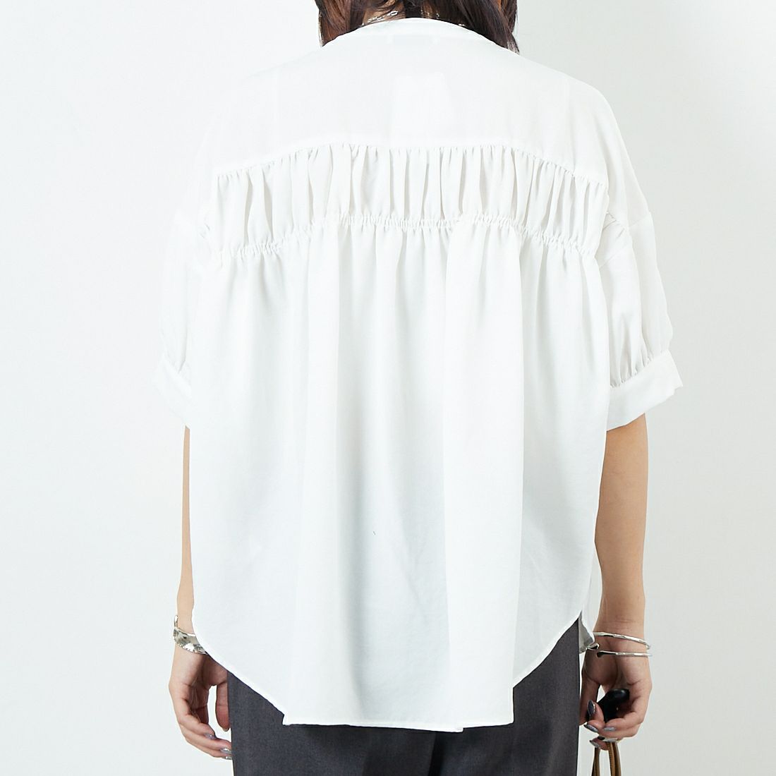 Jf Ready Made [ジェイエフレディメイド] 麻調バックギャザーブラウス [41252222] ｵﾌﾎﾜｲﾄ &&モデル身長：167cm 着用サイズ：F&&