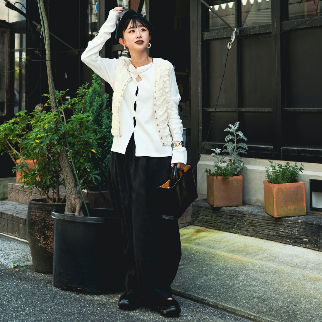 nenom [ネノム] × Ujichan 前後2WAY カットホール リブカットソー [NE25132007] 02 OFF &&モデル身長：150cm 着用サイズ：F&&