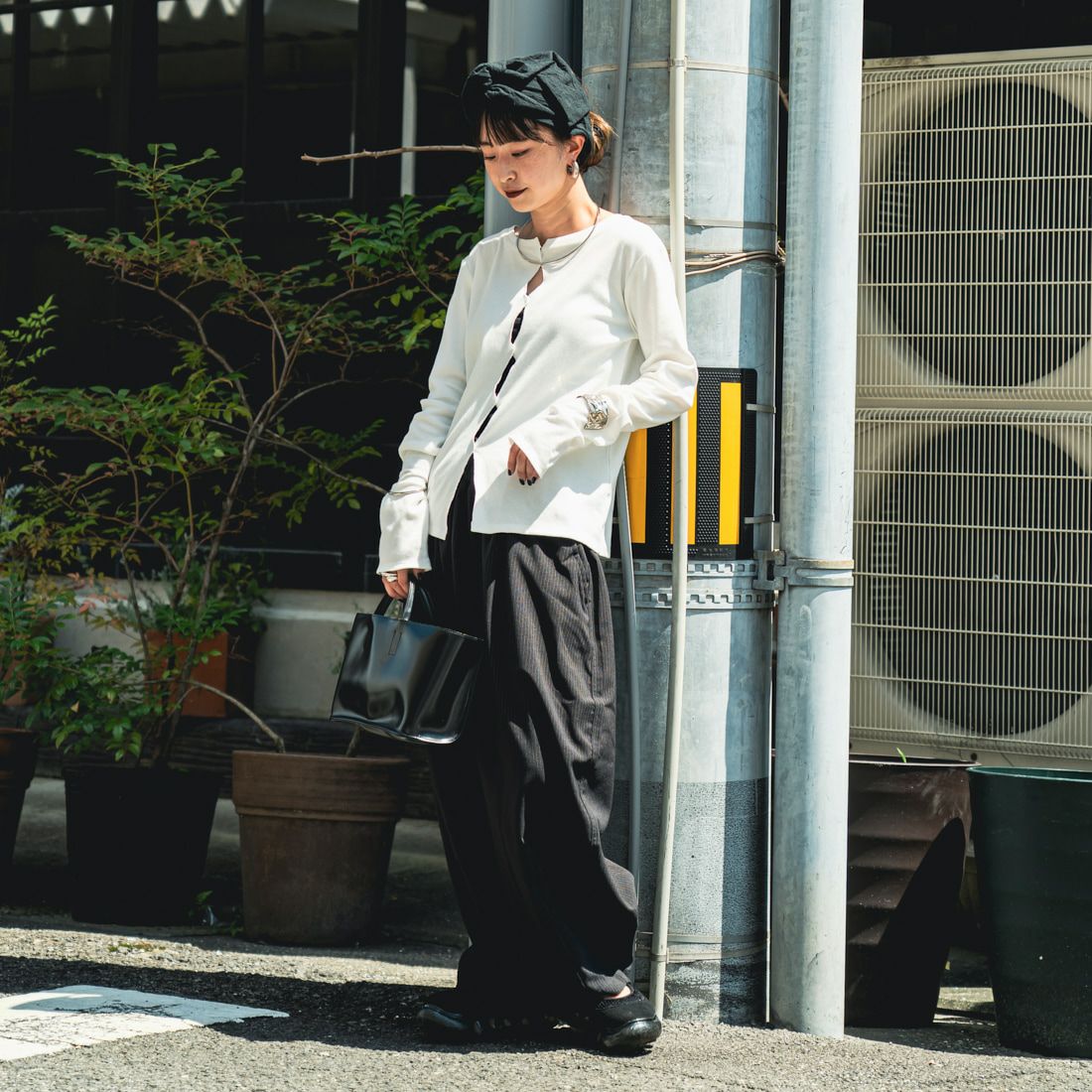 nenom [ネノム] × Ujichan 前後2WAY カットホール リブカットソー [NE25132007] 02 OFF &&モデル身長：150cm 着用サイズ：F&&