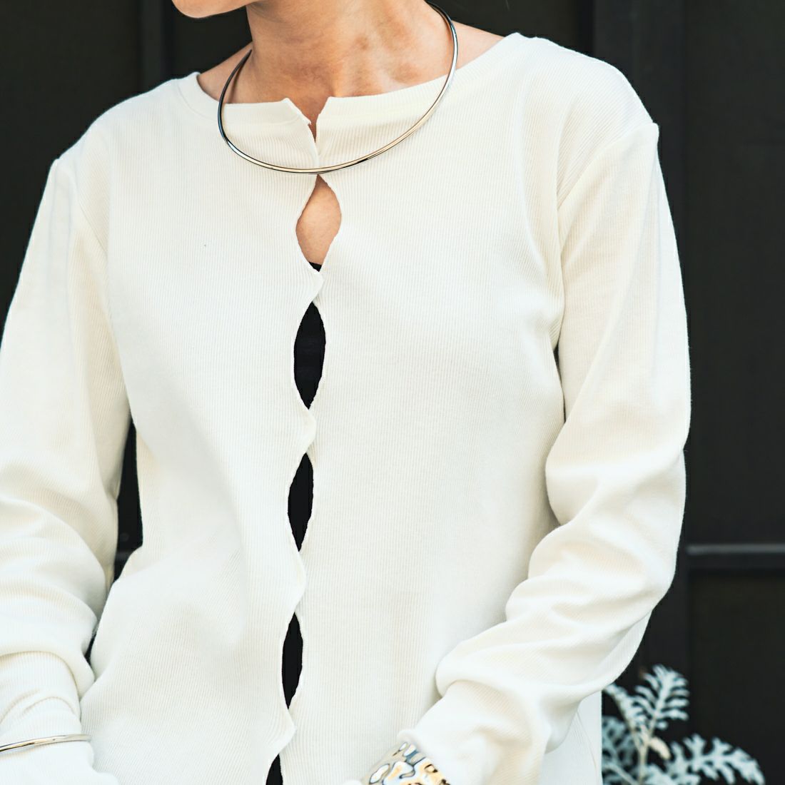 nenom [ネノム] × Ujichan 前後2WAY カットホール リブカットソー [NE25132007] 02 OFF &&モデル身長：150cm 着用サイズ：F&&