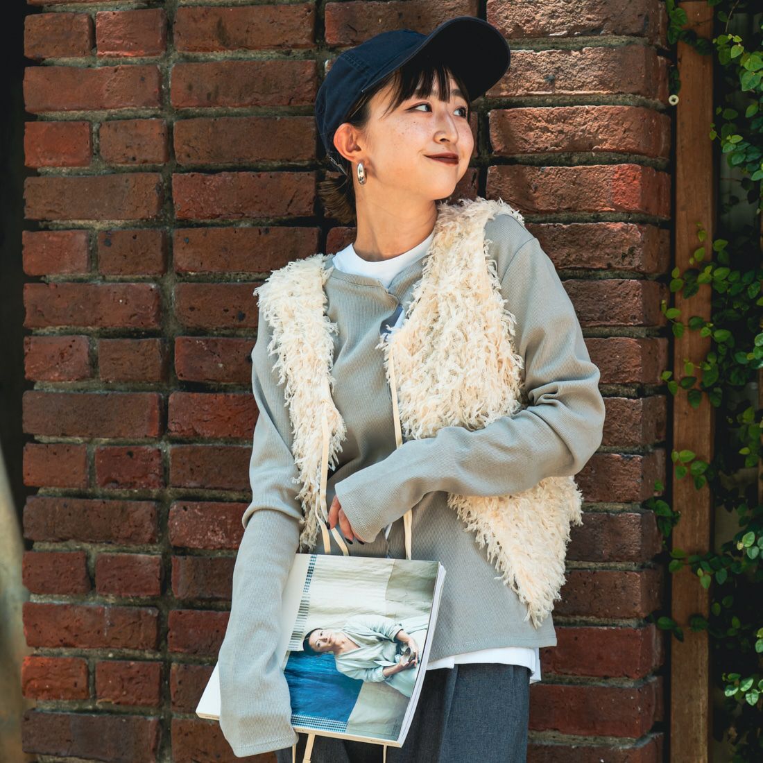 nenom [ネノム] × Ujichan 前後2WAY カットホール リブカットソー [NE25132007] 07 GRAY &&モデル身長：150cm 着用サイズ：F&&